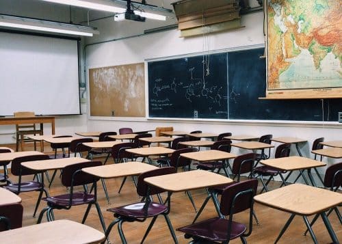 académie Toulouse remplacement enseignant élèves classe table collège lycé