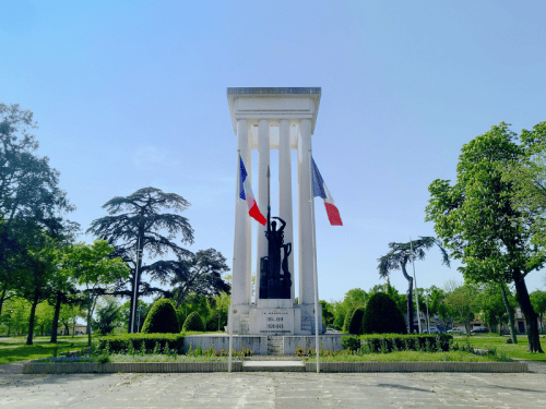 Montauban Monument au Mort cours Foucaul