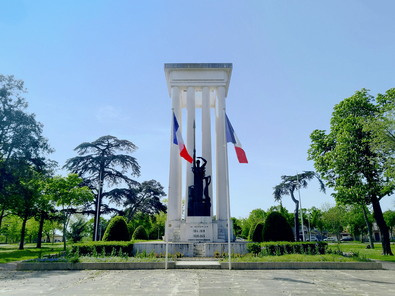 Montauban Monument au Mort cours Foucaul