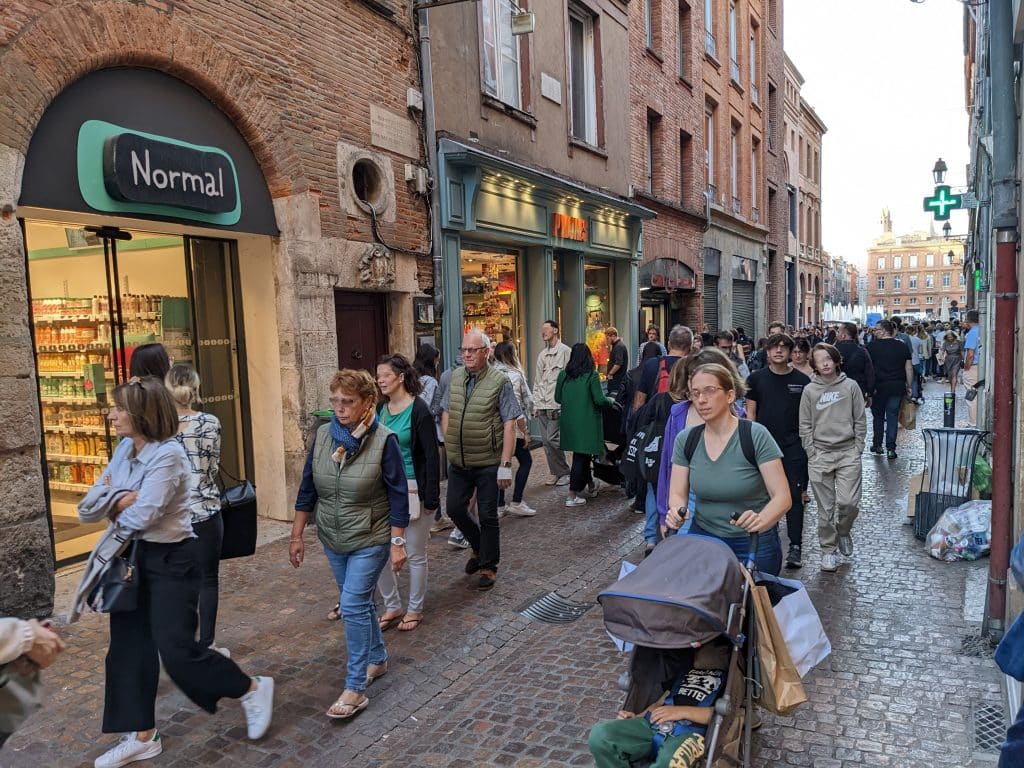 shops open sunday toulouse