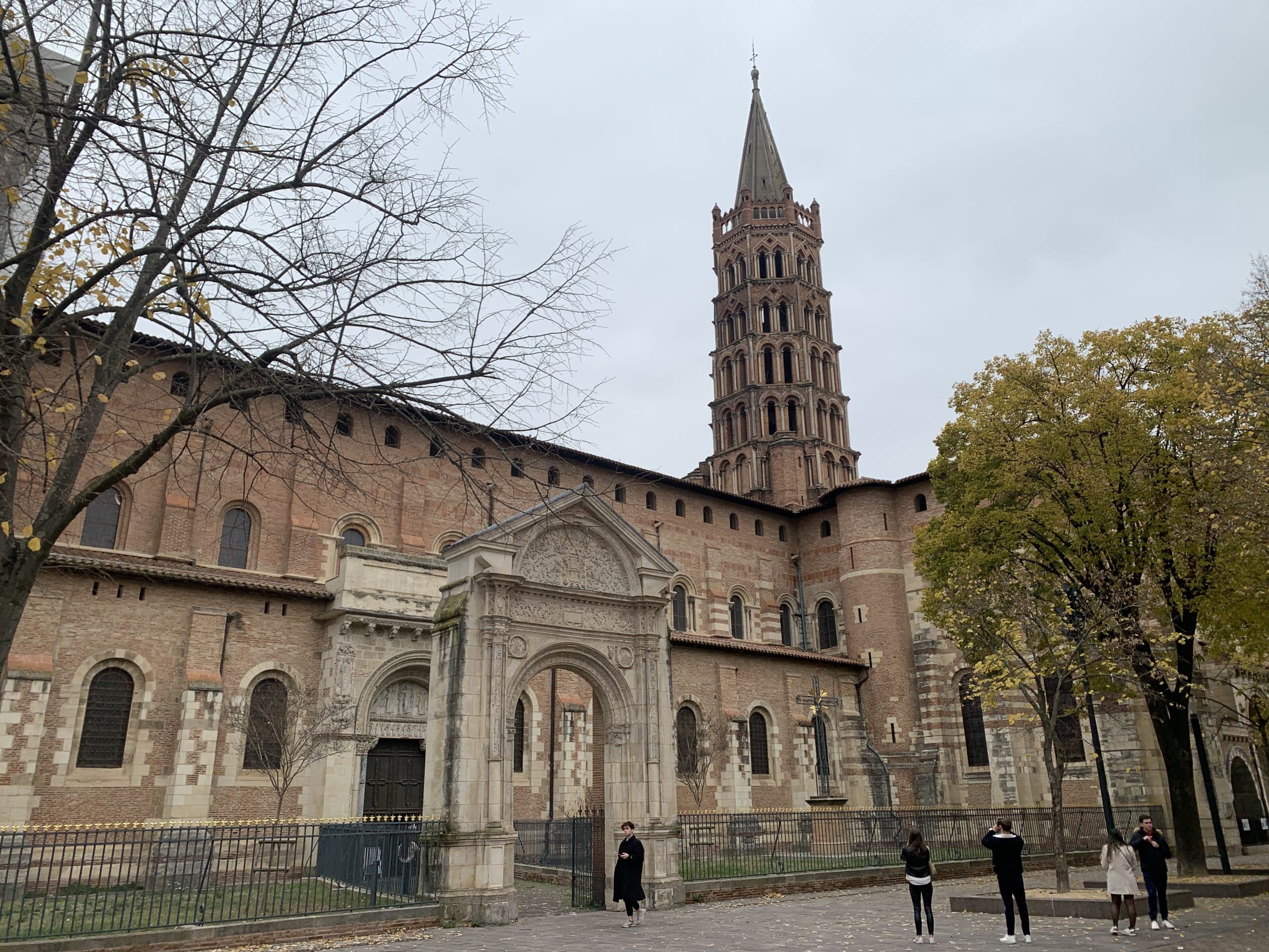 Toulouse centre-ville basilique Saint-Sernin tourisme visite patrimoine