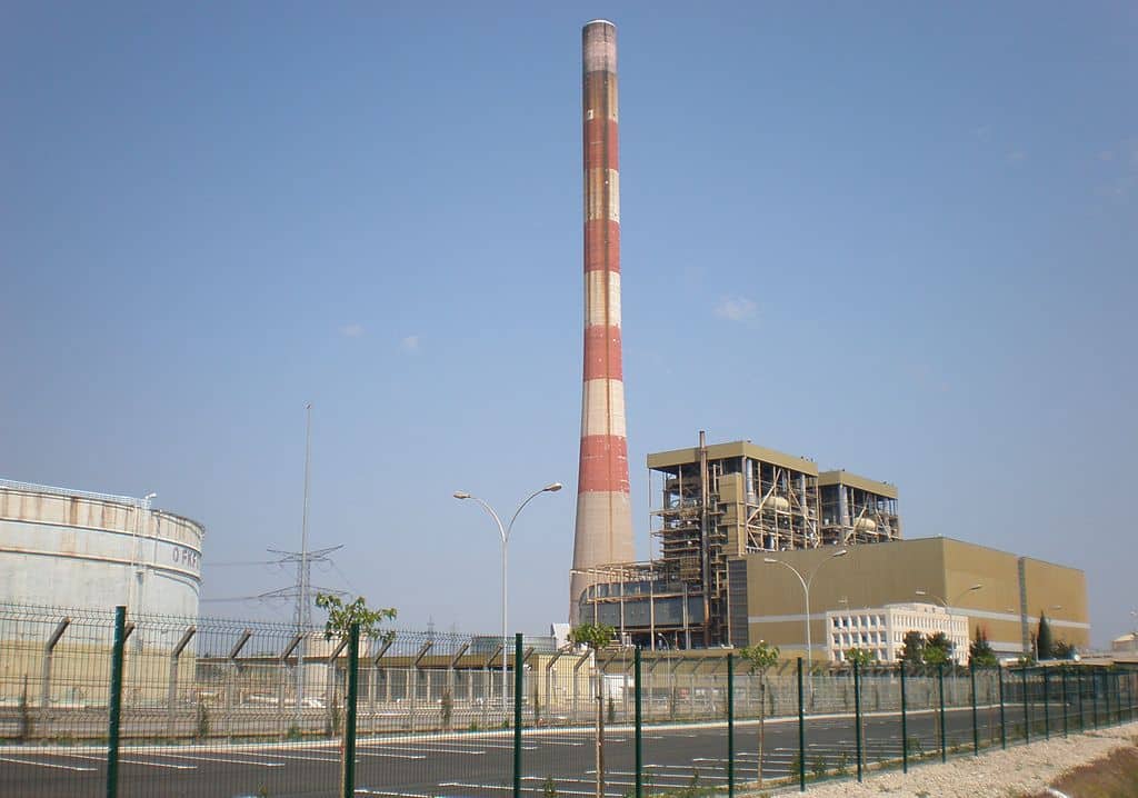 Aramon : la destruction de la cheminée de la centrale thermique prévue en juin