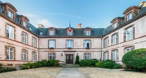 Façade de l'hôtel de préfecture d'Aveyron, à Rodez (CC BY-SA 4.0) Krzysztof Golik