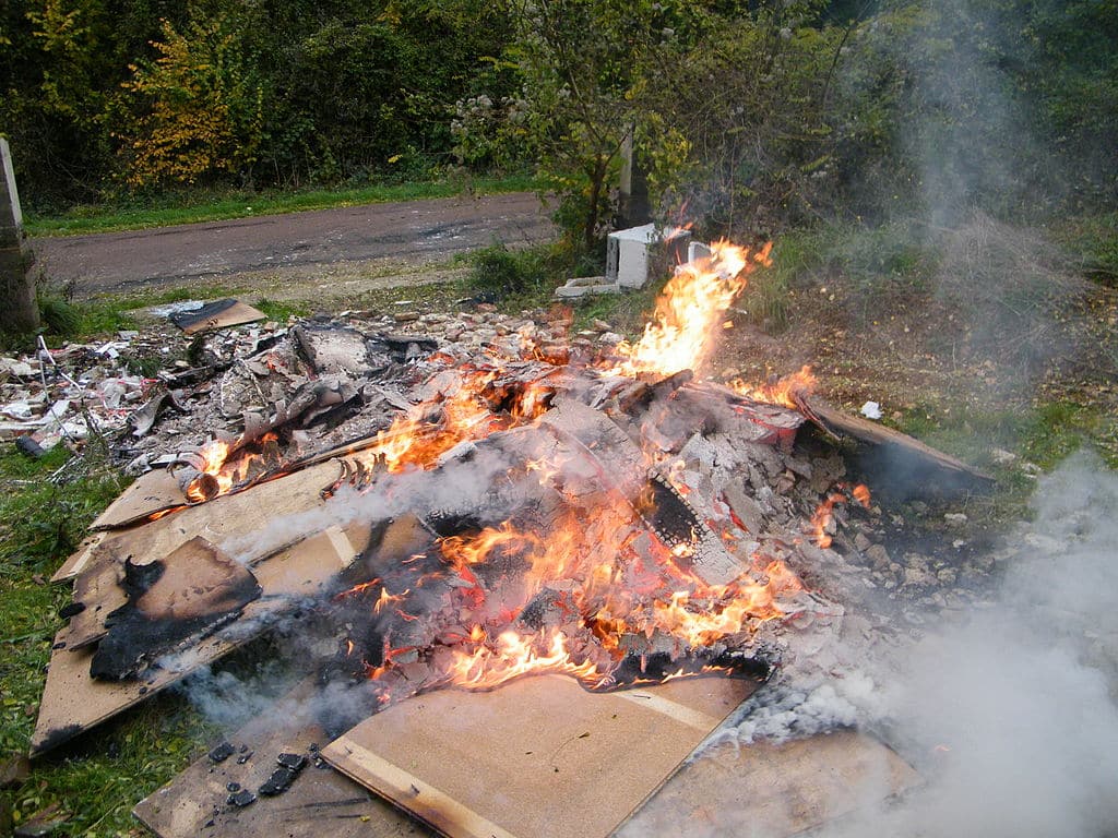 décharge sauvage incendie