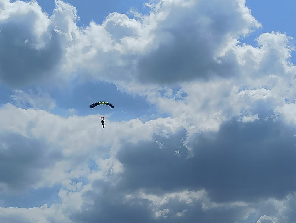 parachutistes Paris