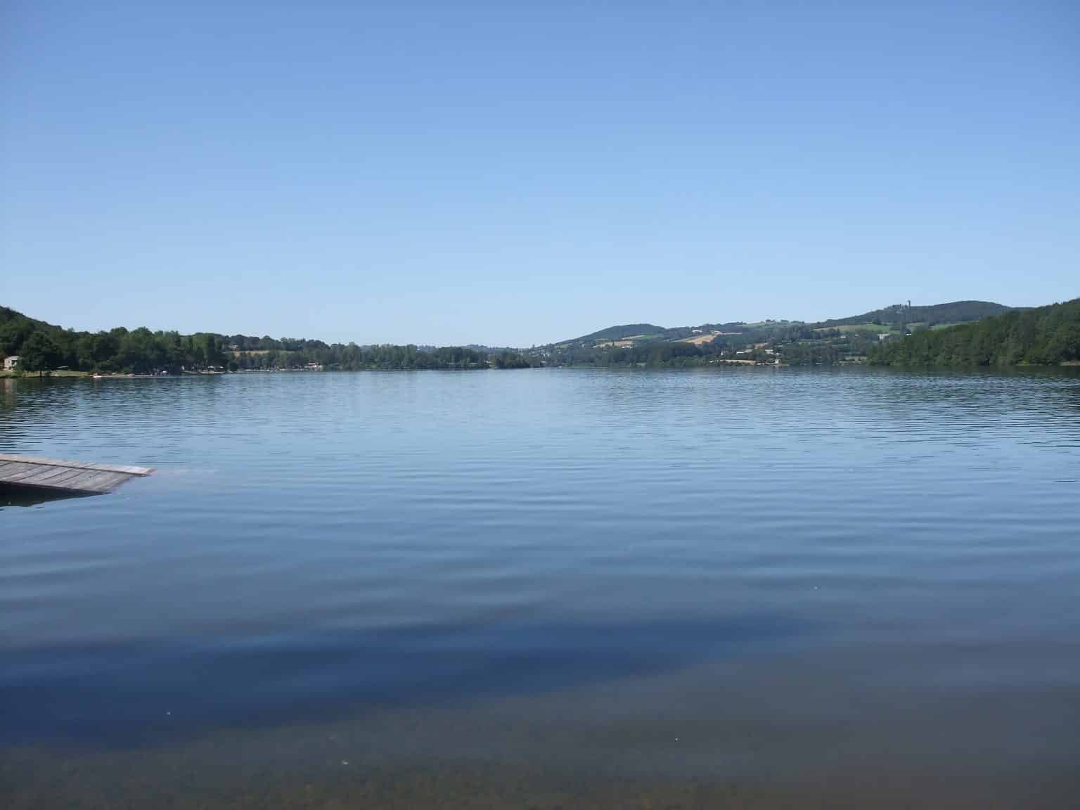 Idée de sortie en Aveyron : une journée d'activités autour d'un lac