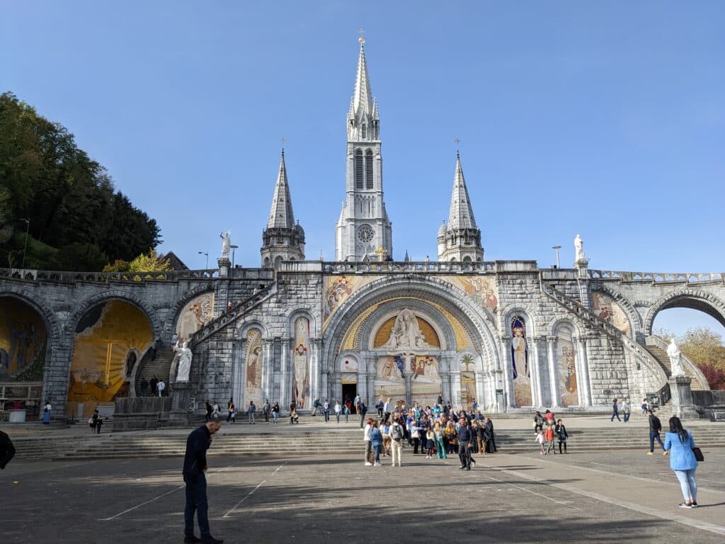 restrictions lourdes