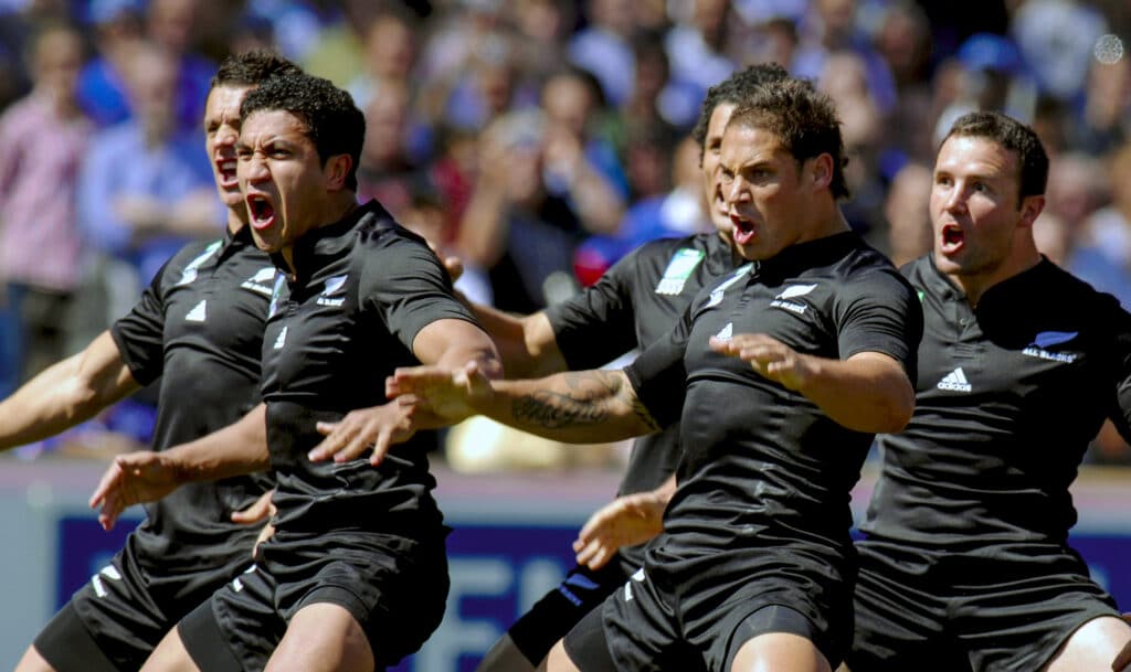 Luke McAlister durant le haka en 2007 All Blacks Toulouse