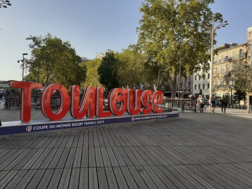 Le totem "Toulouse" installé pour la Coupe du monde.