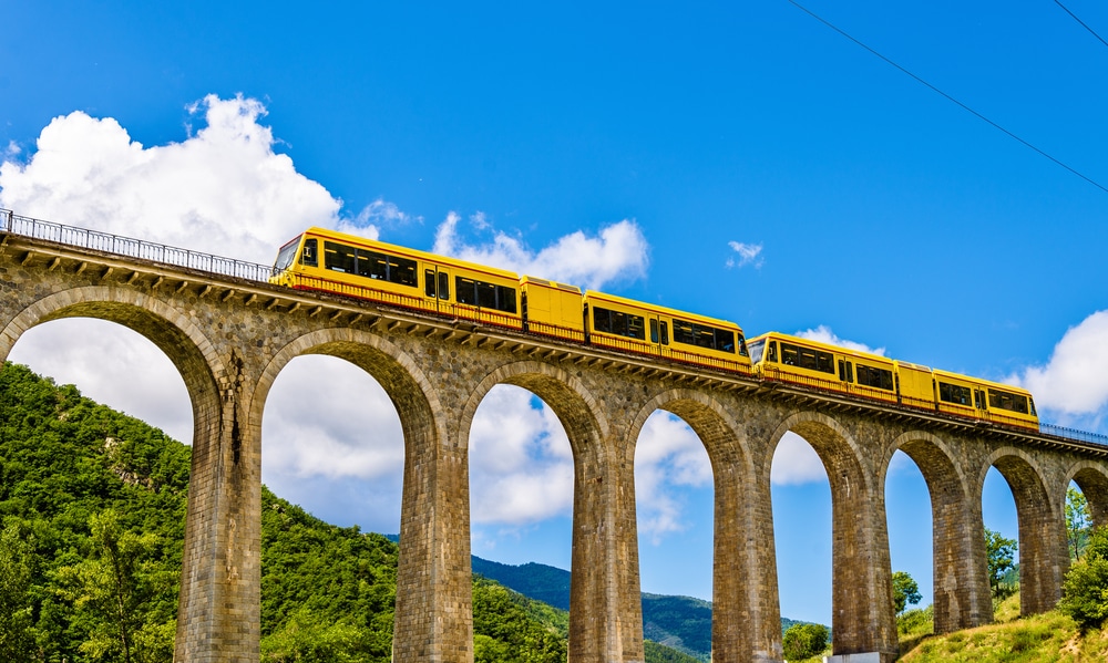 train jaune