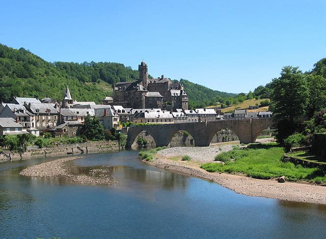 beaux villages estaing aveyron