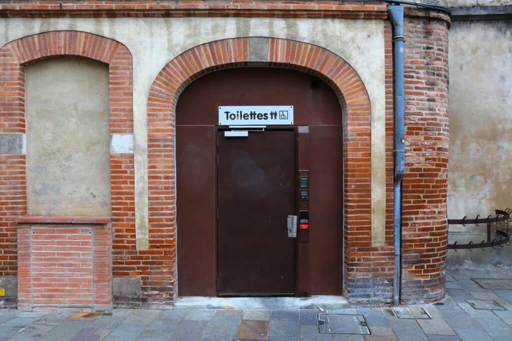 François Piquemal toilettes publiques