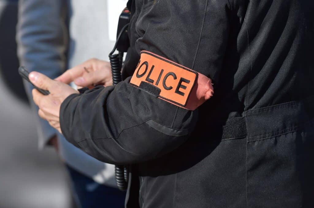 Police brassard civil Aveyron département sûr 