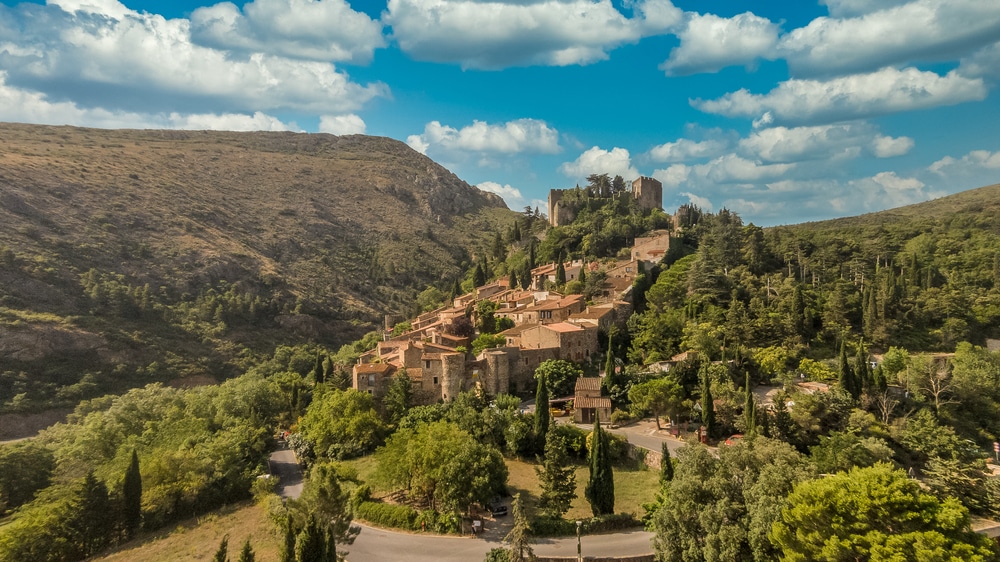 beau village castelnou pyrénées-orientales