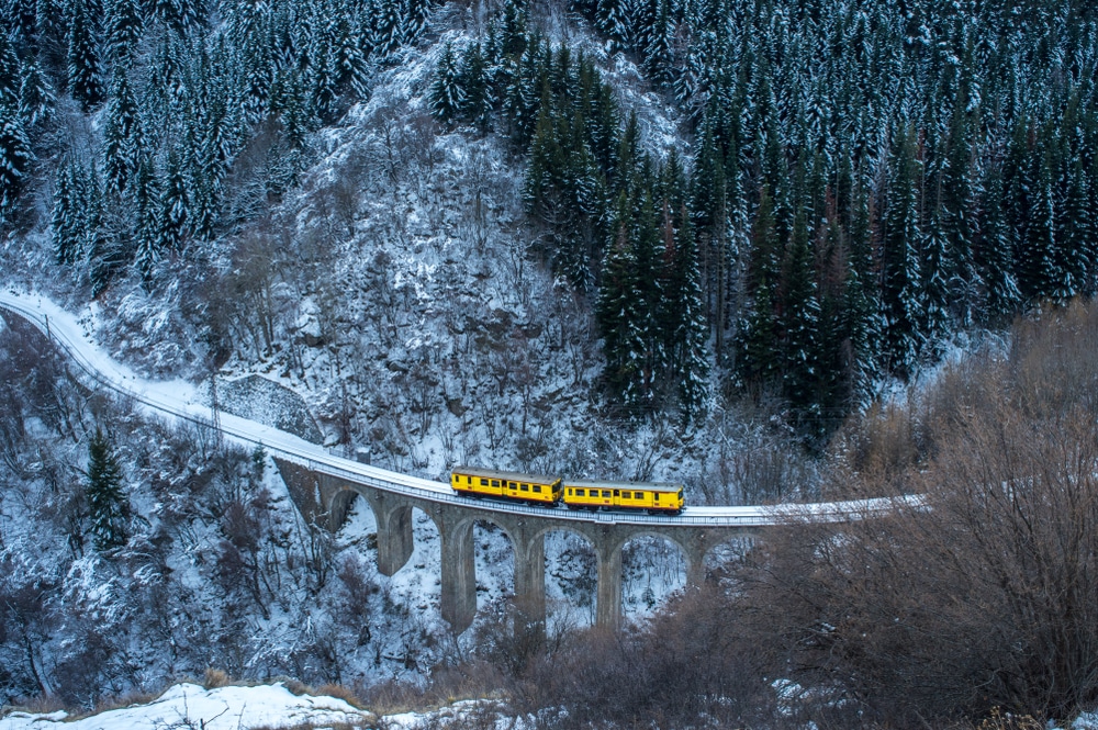 Train Jaune arrêt