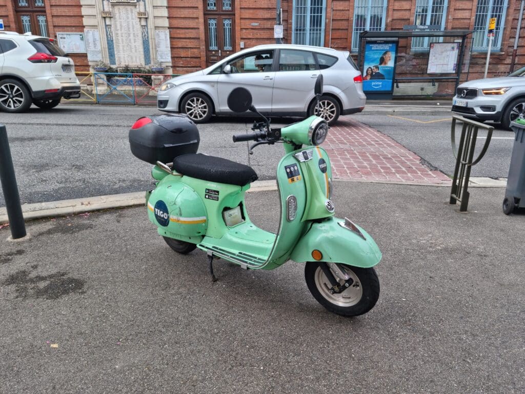 Toulouse stationnement scooters Yego
