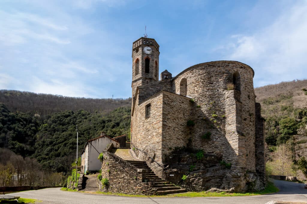 Dans l'Aude en Occitanie, l'Eglise Notre-Dame-de-la-Lauze à Miraval-Cabardes va bénéficier de la collecte nationale en faveur du patrimoine religieux des villages de France ©Fondation du patrimoine-MyPhotoAgency-Pascal Delobbe