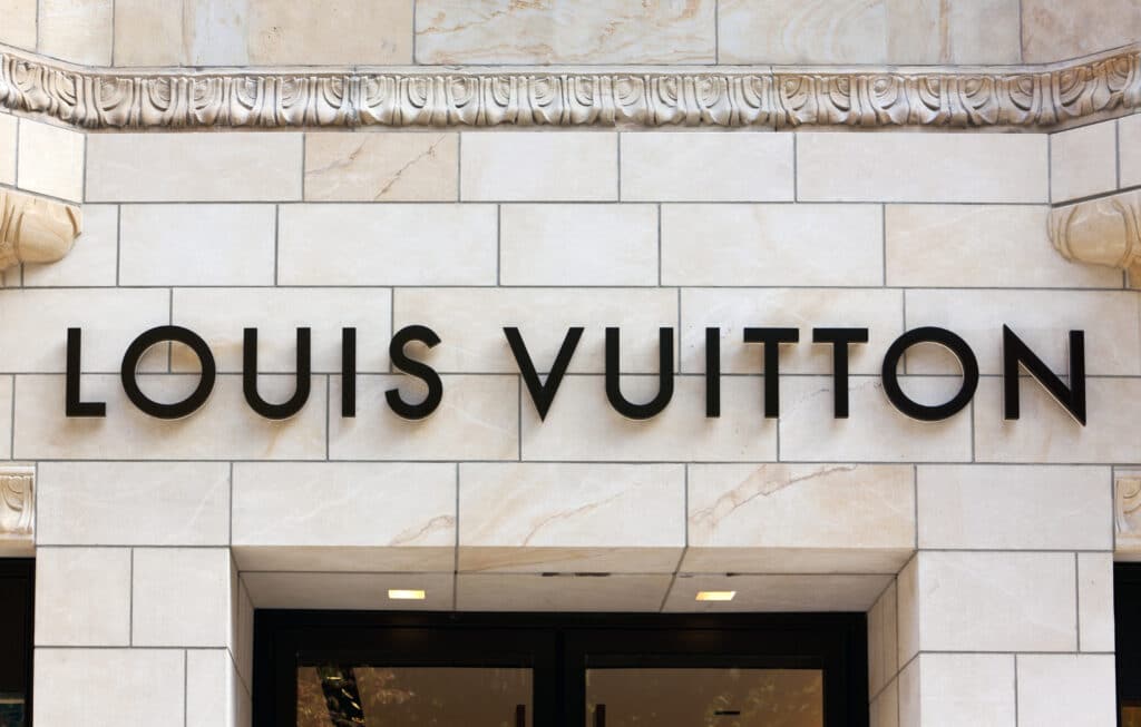 Ventes aux enchères d'un malle Louis Vuitton vintage en Hérault / © Olivier Offman