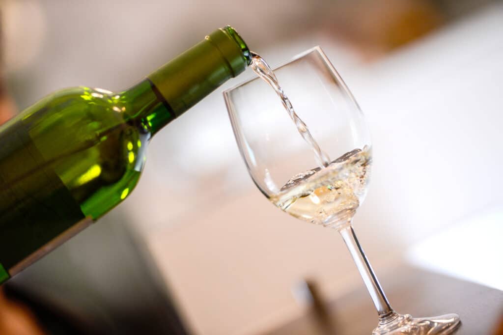 La tendance du vin sans alcool séduit de plus en plus de jeunes