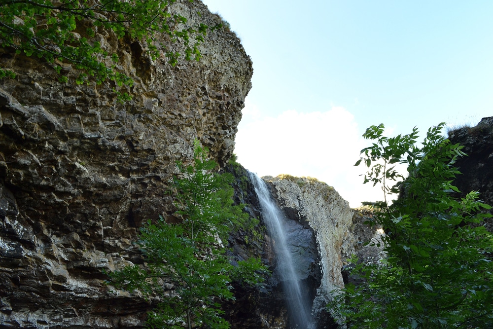 occitanie randonnées cascade printemps