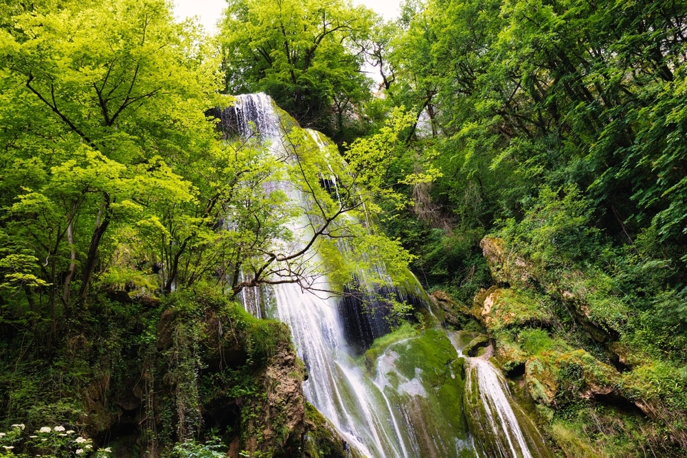 occitanie randonnées cascade printemps