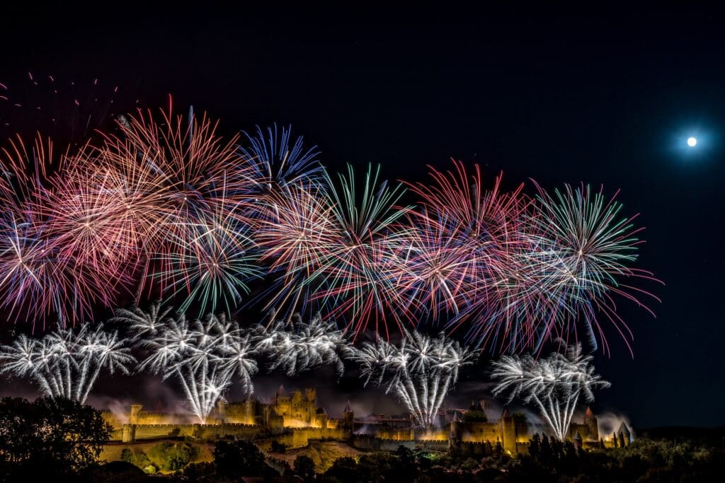 feu artifice Carcassonne voiture
