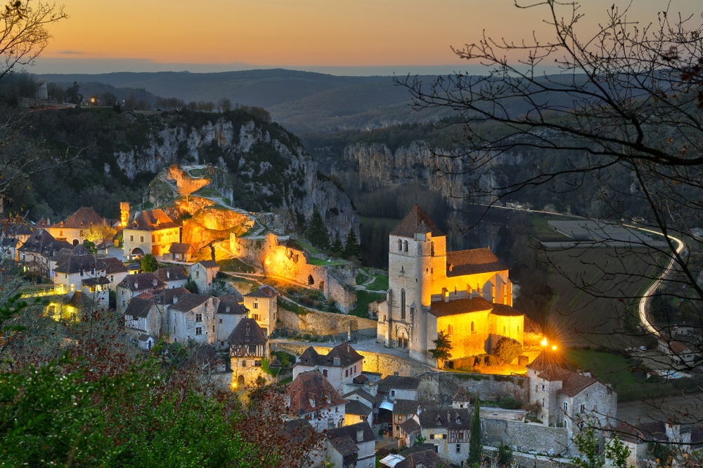 Le voyage vers Saint-Cirq-Lapopie (Lot) promet de superbes panaramas. © thieury / Shutterstock.com