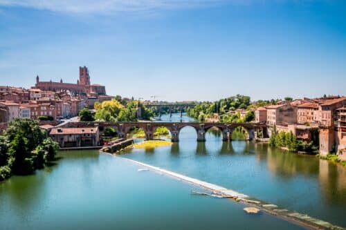 La vue d'Albi (Occitanie) depuis la rivière mérite le coup d'oeil. © Shutterstock - Gérald Villena