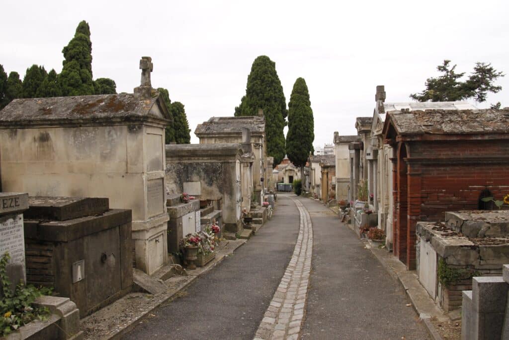 Toussaint Toulouse bus cimetière