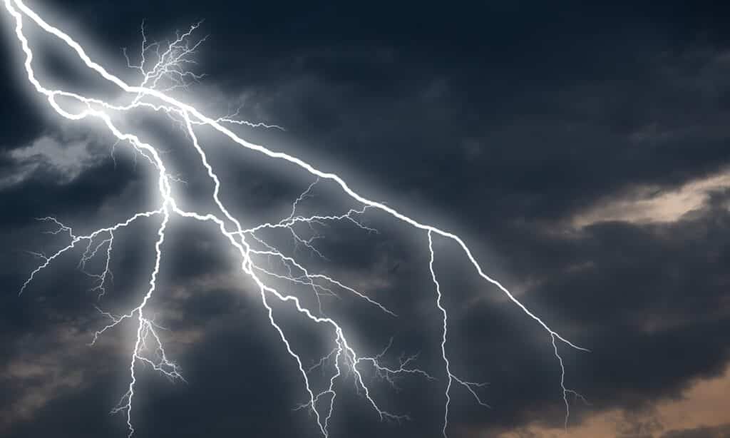 Orage-eclair-dans-le-ciel