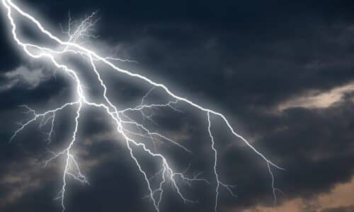 Orage-eclair-dans-le-ciel