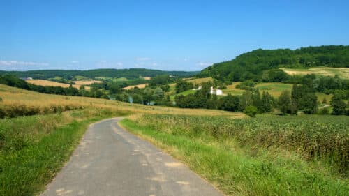 La véloroute de la vallée du Dropt permet un tour du Lot-et-Garonne.