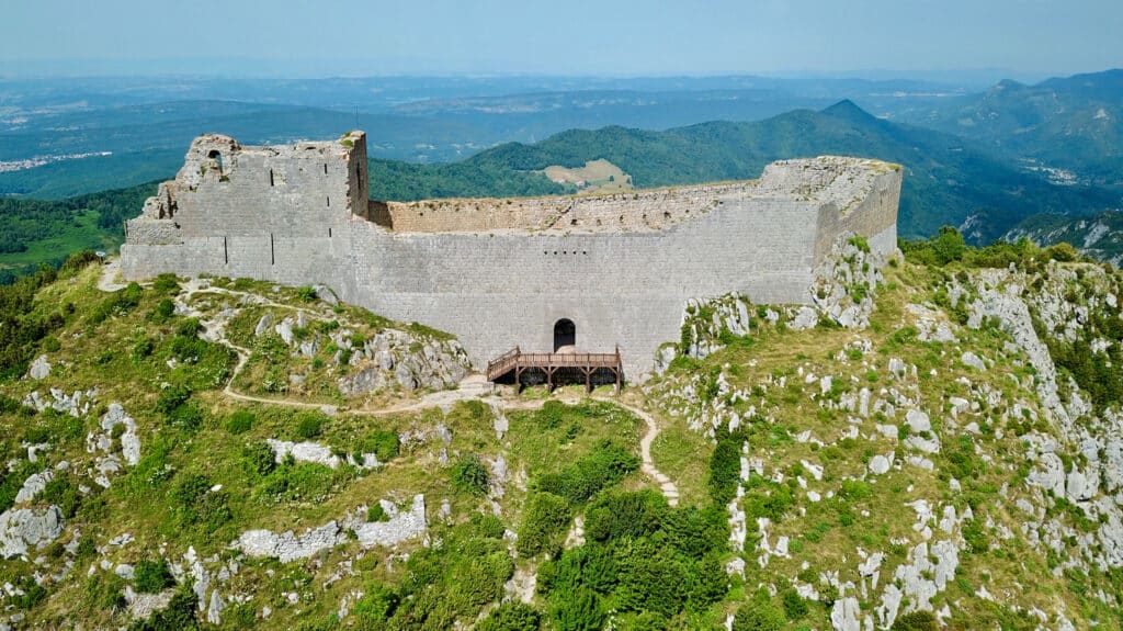 Le Château de Montségur, sur les traces des Cathares.