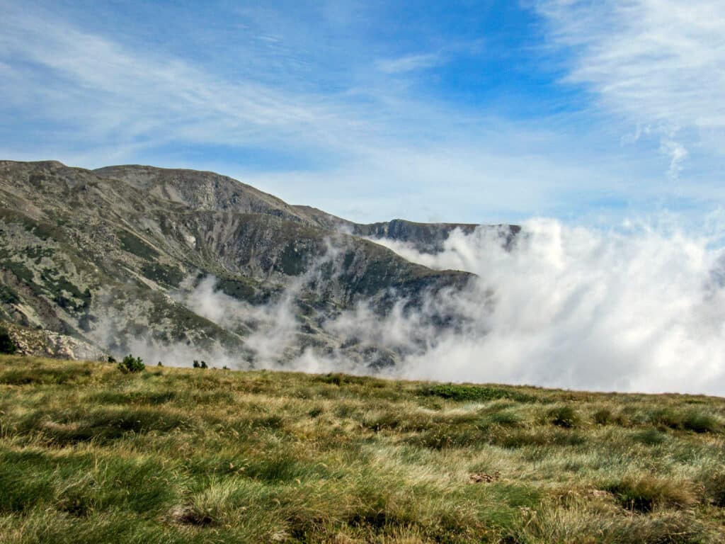 Le massif du Canigou, une des plus belles randonnées des Pyrénées orientales.