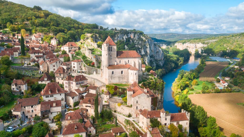 Saint-Cirq Lapopie, bijou de la vallée du Lot.