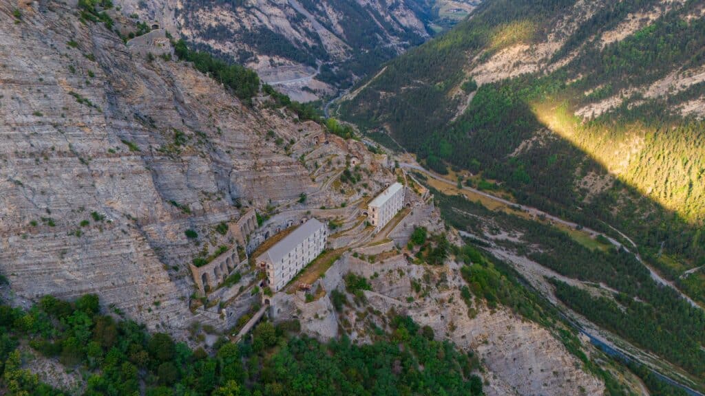 Le fort de Tournoux dans la vallée de l'Ubaye. fortifications Ubaye
