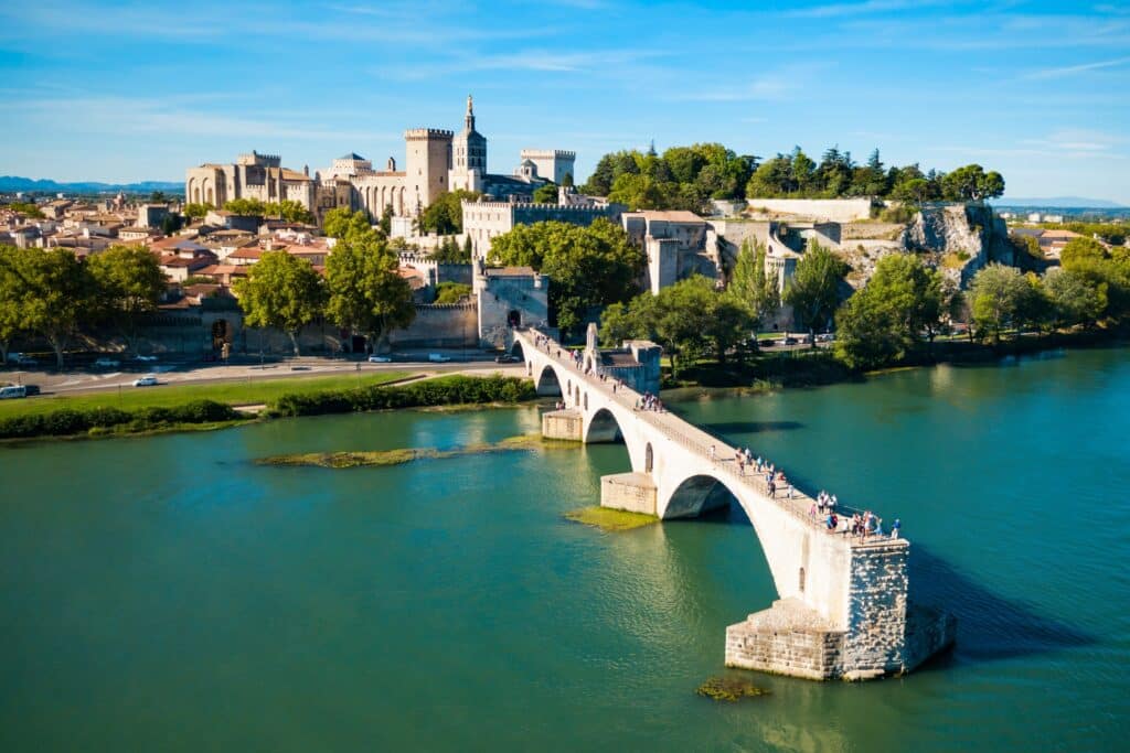 Le pont Saint-Bénézet est classé au patrimoine mondiale de l'Unesco.