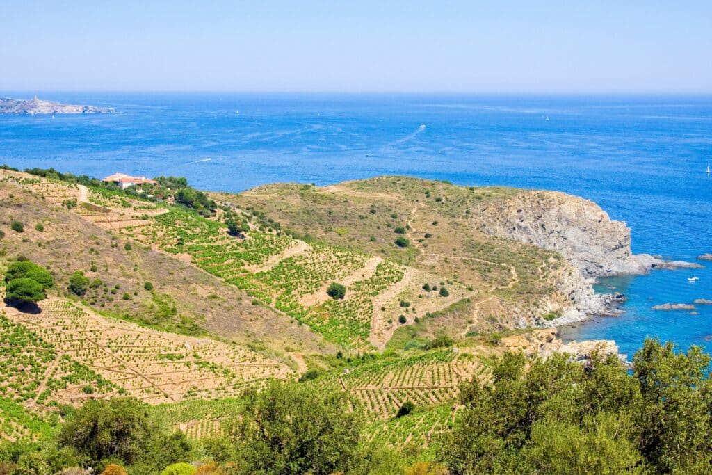 Découvrir la côte vermeil, entre mer et montagne.