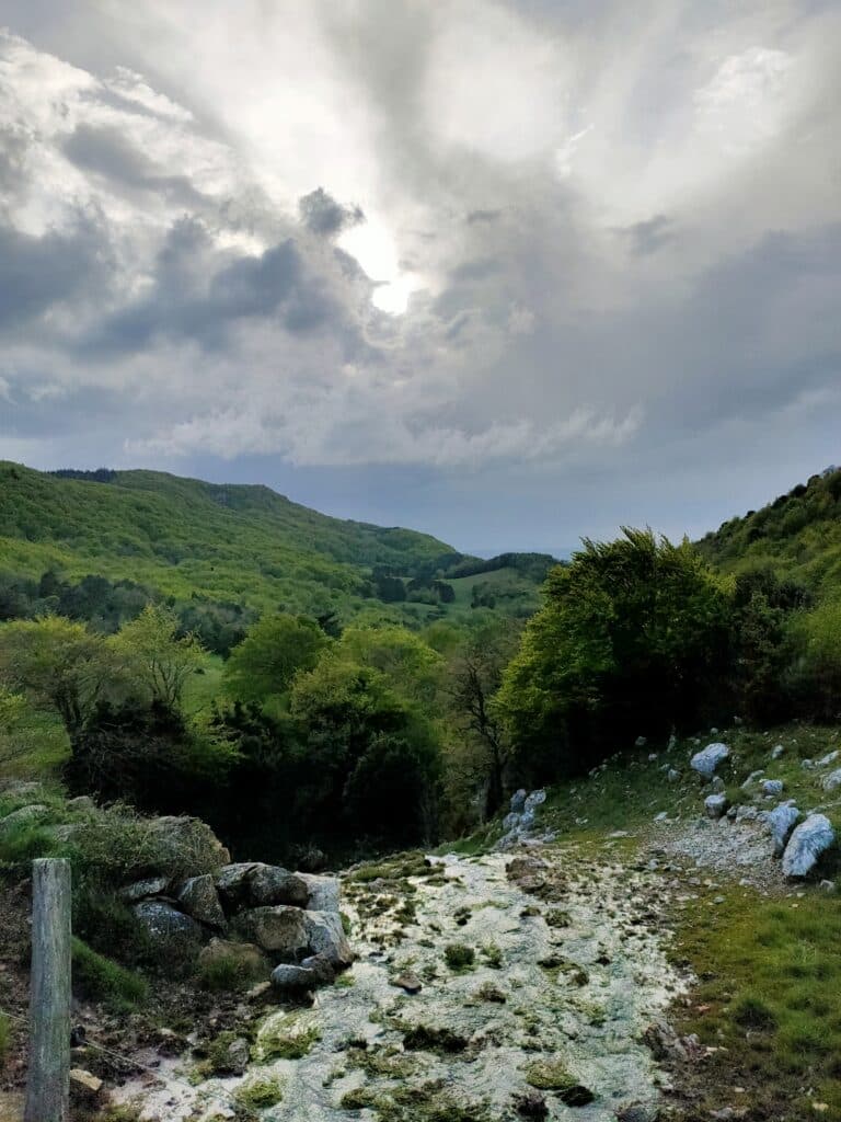 Le ruisseau du domaine de l'eau salee. balades Aude famille