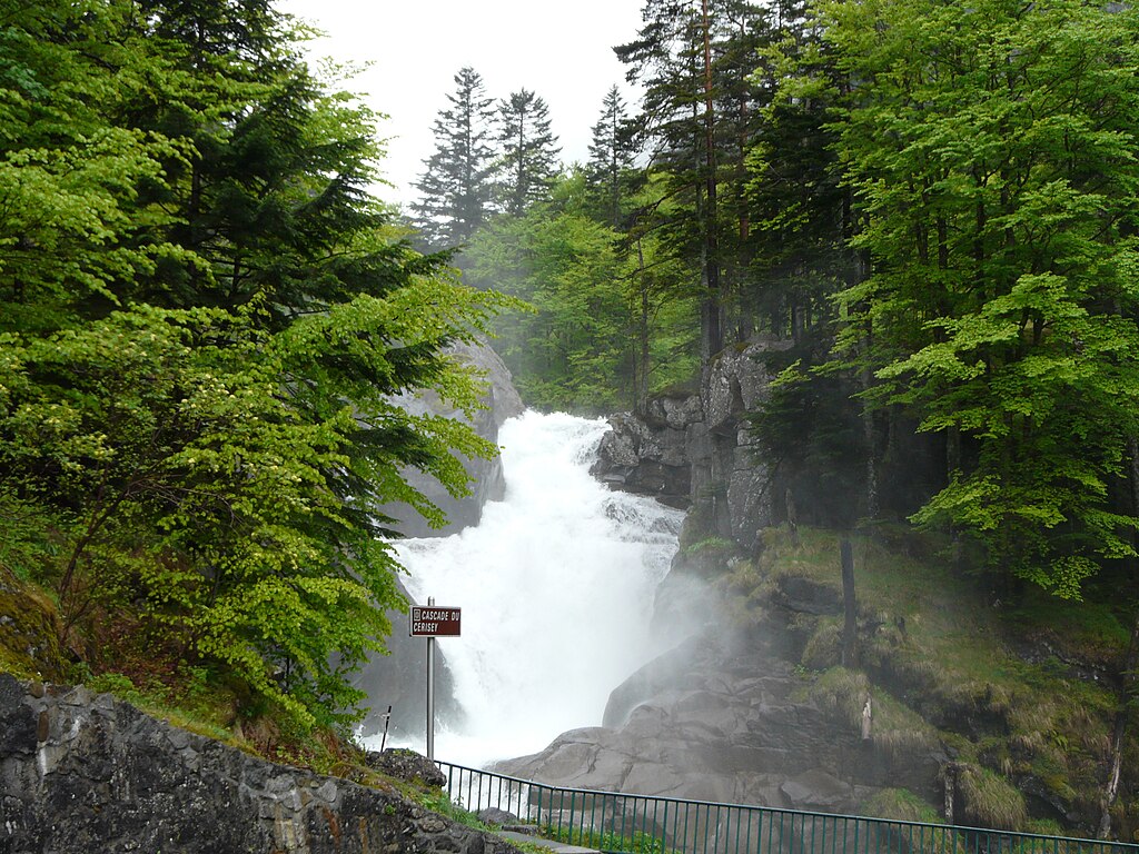 Hautes-Pyrénées cascades randonnée