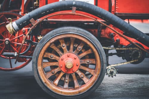 Un camion de pompier Delahaye de 1930 est visible parmi d'autres surprises au Musée 1900, dans le Gard.