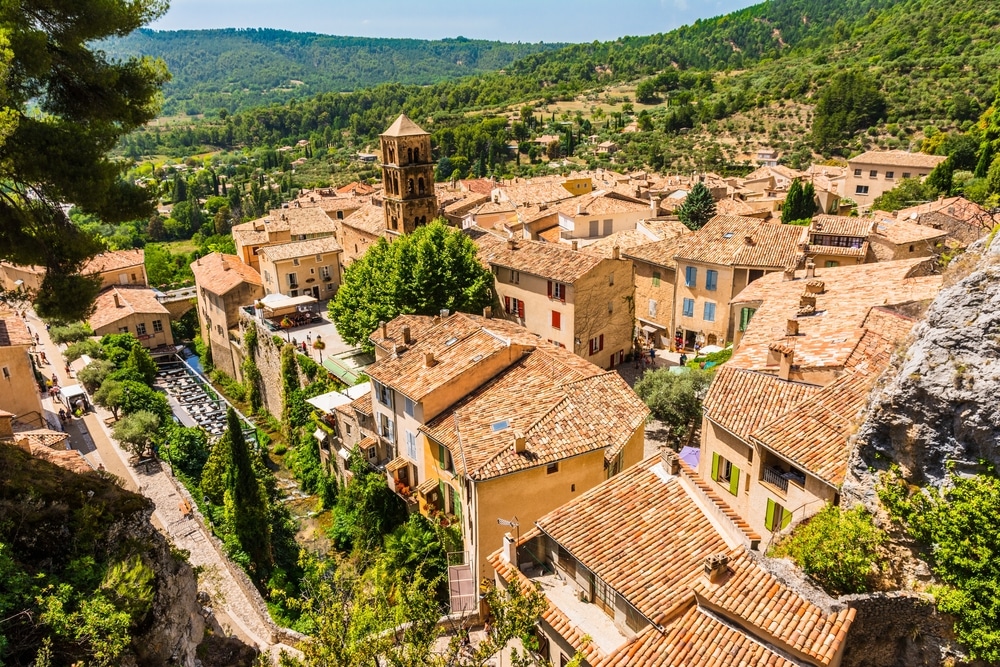 Moustiers village Alpes Provence