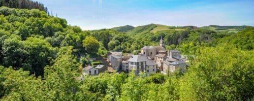 Le village de Mounès dans l'Aveyron possède une source dite muraculeuse.