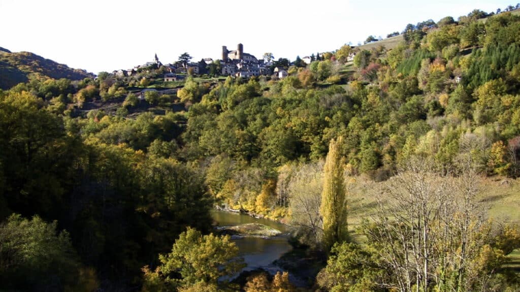 L'Aveyron regorge de sentiers de randonnées pour s'évader en nature pendant l'hiver.