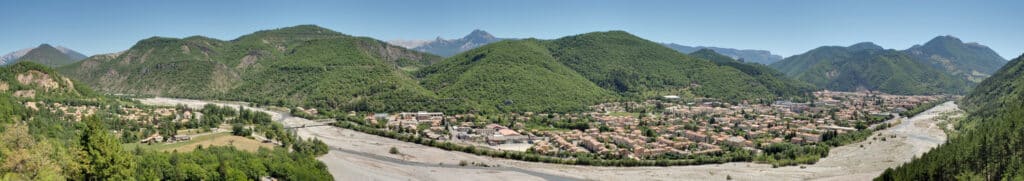 La route Napoléon passe par Digne-les-Bains.