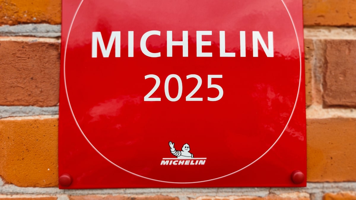 Les restaurants qui reçoivent une étoile du Guide Michelin affichent une plaque pour l'annoncer.