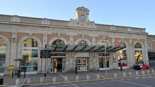 La façade de la gare de Narbonne, dans l'Aude.