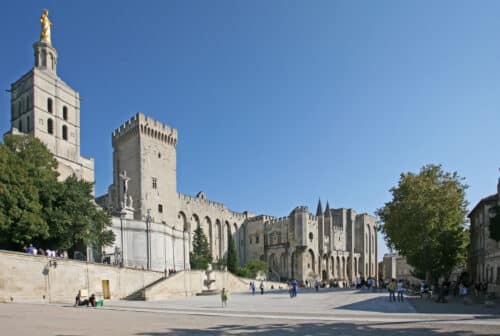 Le Palais des Papes d'Avignon, un monument classé au patrimoine de l'UNESCO. © Jean-Marc Rosier / Wikipédia