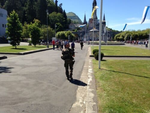 Militaire pour le Pèlerinage à Lourdes