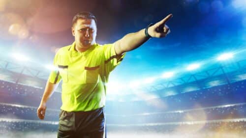 arbitre football sanction
